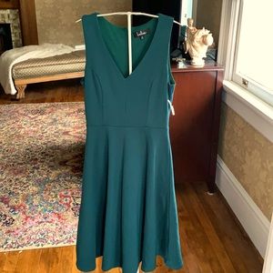Gorgeous Lily’s dress. NWT. Fits beautifully. A fraction of the retail‎ price!